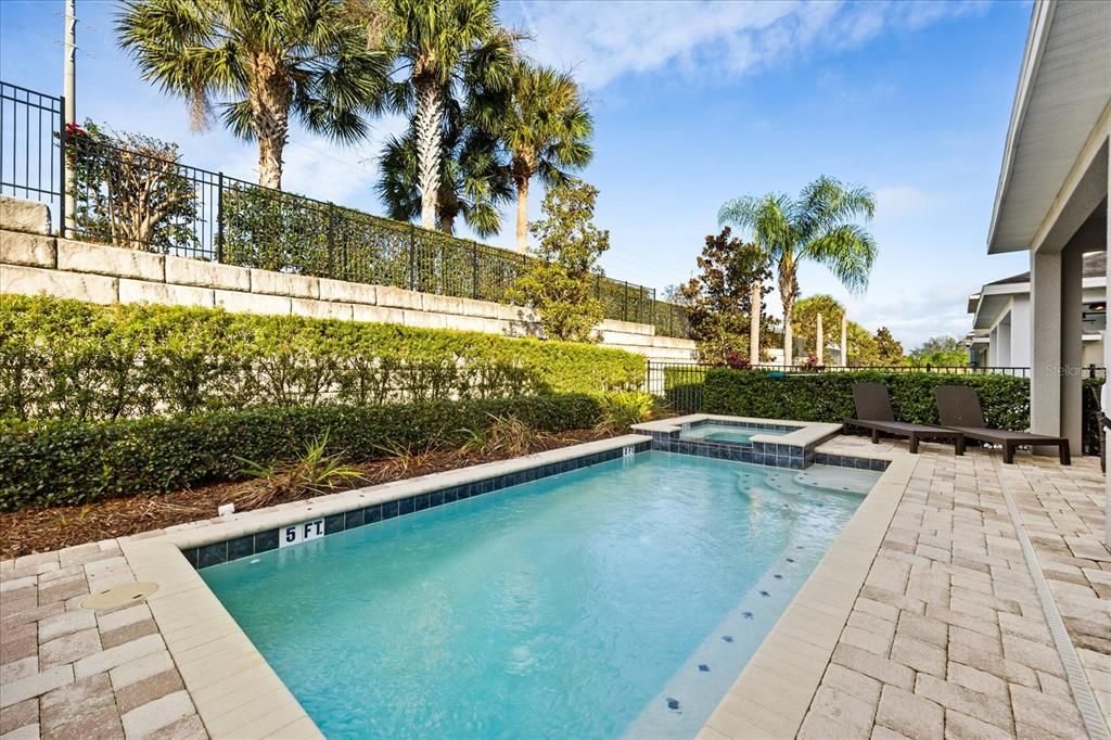 For Sale: $550,000 (6 beds, 6 baths, 2831 Square Feet)