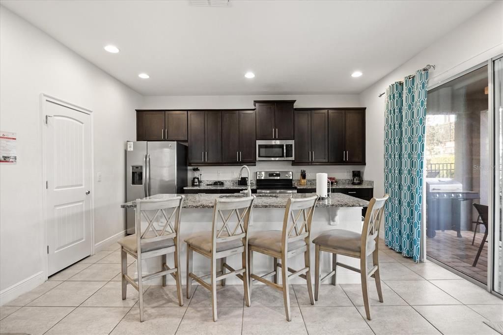 For Sale: $550,000 (6 beds, 6 baths, 2831 Square Feet)