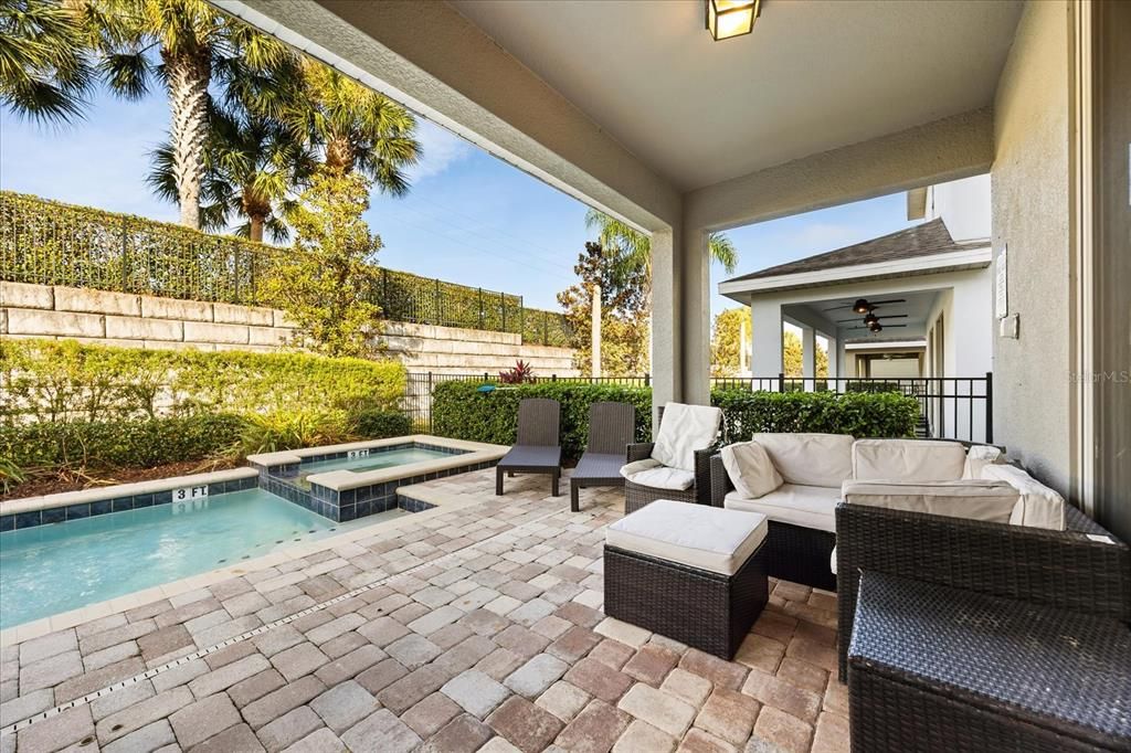 For Sale: $550,000 (6 beds, 6 baths, 2831 Square Feet)