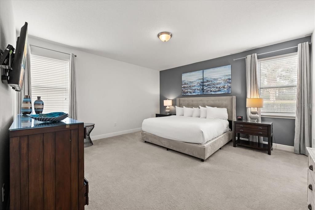 For Sale: $550,000 (6 beds, 6 baths, 2831 Square Feet)