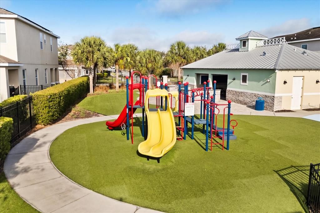 For Sale: $550,000 (6 beds, 6 baths, 2831 Square Feet)