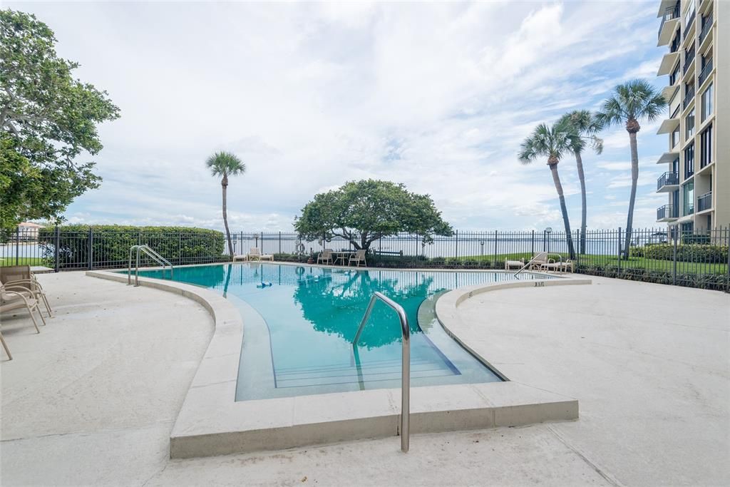 For Sale: $695,000 (2 beds, 2 baths, 1798 Square Feet)