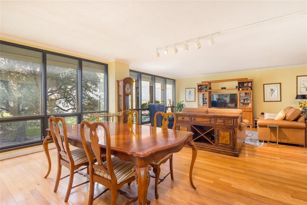 For Sale: $695,000 (2 beds, 2 baths, 1798 Square Feet)