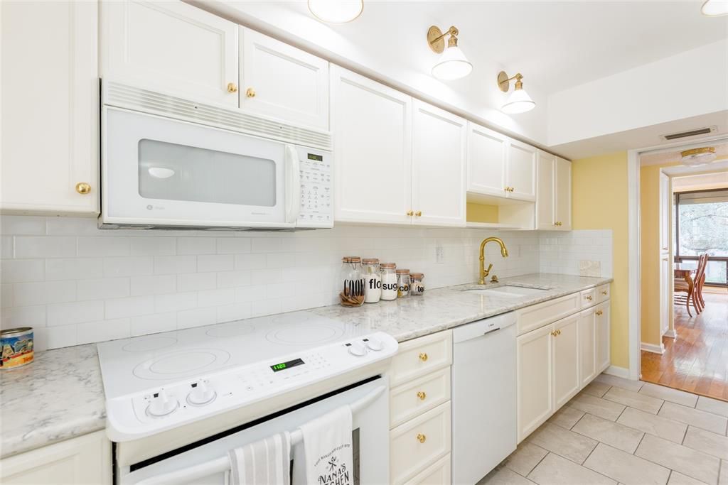 For Sale: $695,000 (2 beds, 2 baths, 1798 Square Feet)