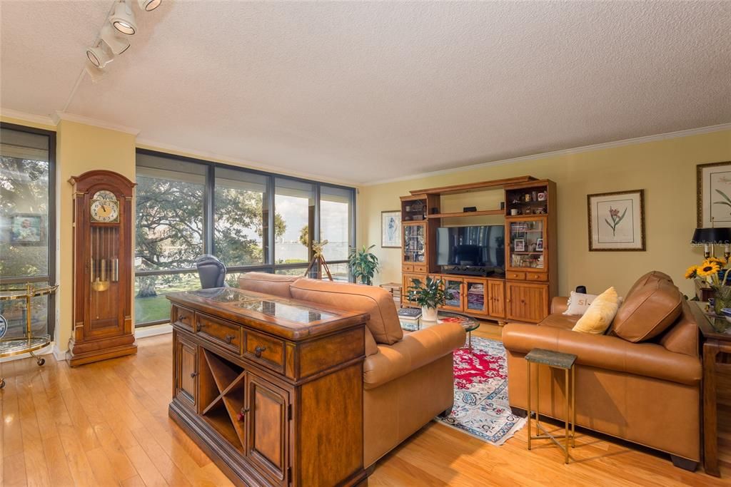 For Sale: $695,000 (2 beds, 2 baths, 1798 Square Feet)