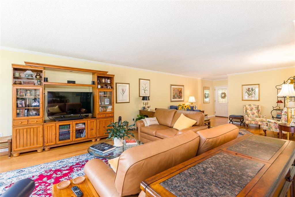 For Sale: $695,000 (2 beds, 2 baths, 1798 Square Feet)