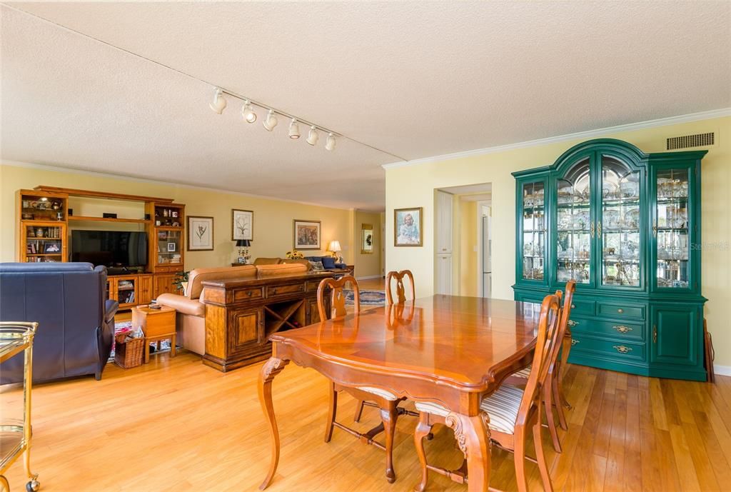 For Sale: $695,000 (2 beds, 2 baths, 1798 Square Feet)