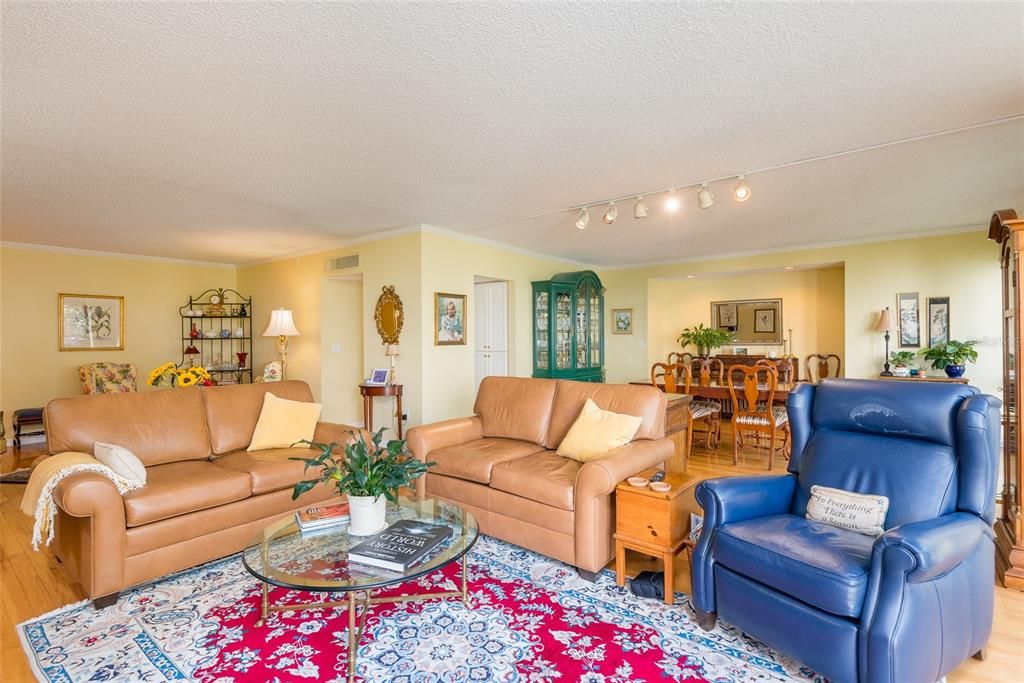 For Sale: $695,000 (2 beds, 2 baths, 1798 Square Feet)