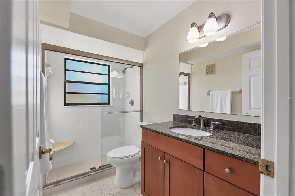 待售: $259,000 (2 贝兹, 2 浴室, 1023 平方英尺)