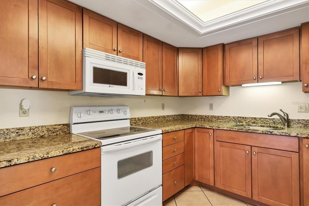 待售: $259,000 (2 贝兹, 2 浴室, 1023 平方英尺)