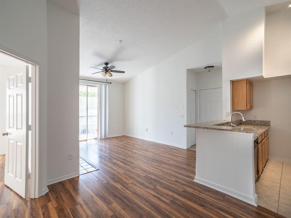 待售: $204,900 (1 贝兹, 1 浴室, 625 平方英尺)