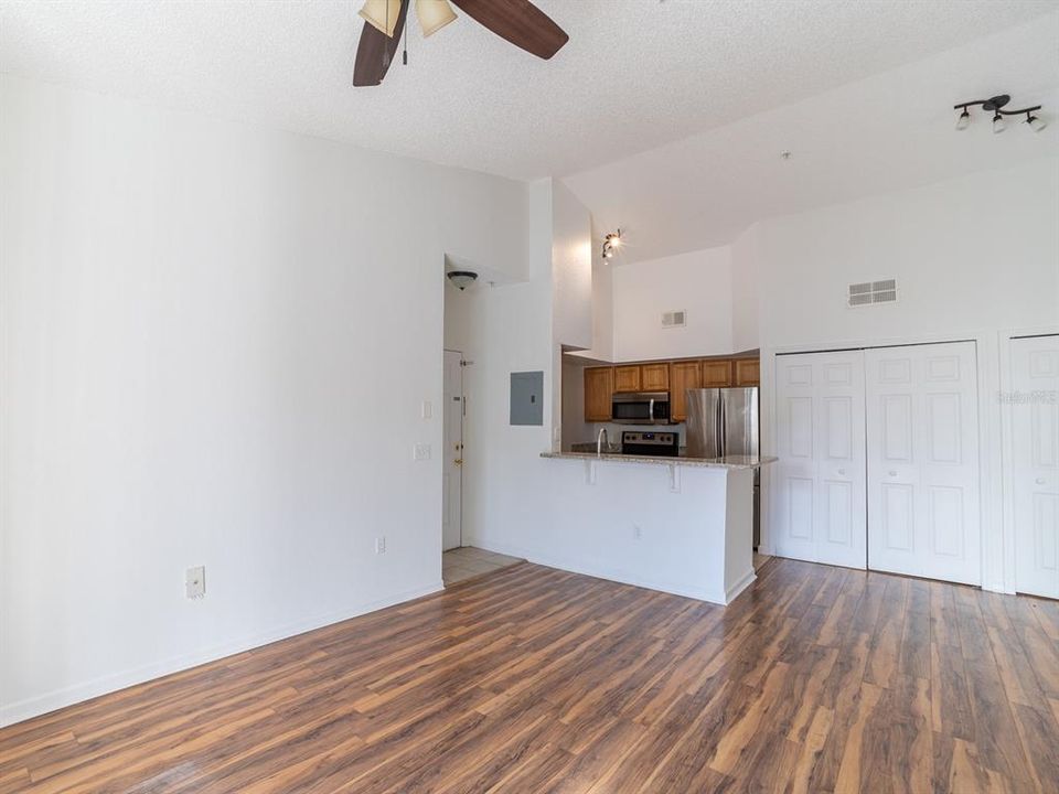 待售: $204,900 (1 贝兹, 1 浴室, 625 平方英尺)