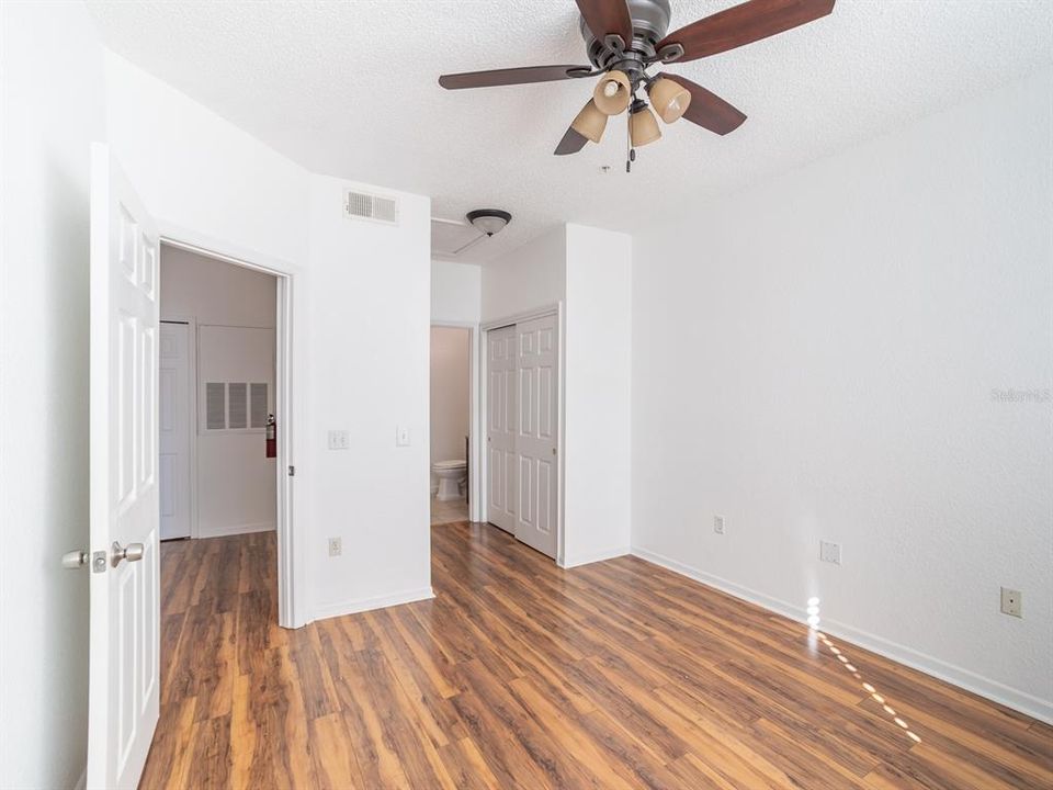 待售: $204,900 (1 贝兹, 1 浴室, 625 平方英尺)