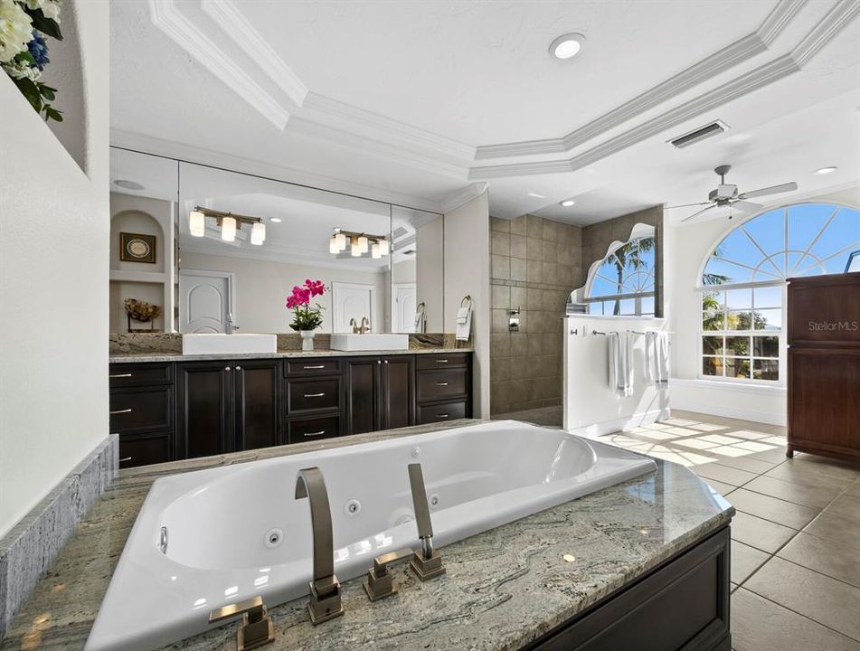 En Venta: $2,899,000 (4 camas, 3 baños, 3320 Pies cuadrados)