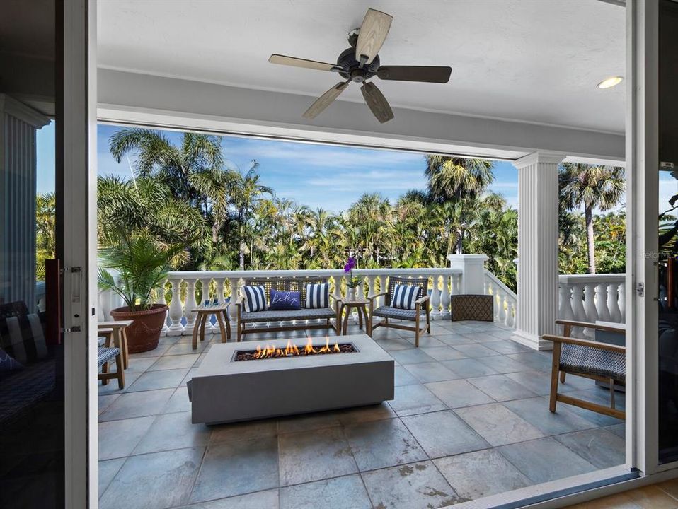 En Venta: $2,899,000 (4 camas, 3 baños, 3320 Pies cuadrados)