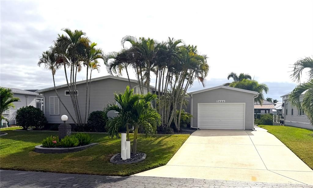 For Sale: $394,000 (2 beds, 2 baths, 1152 Square Feet)