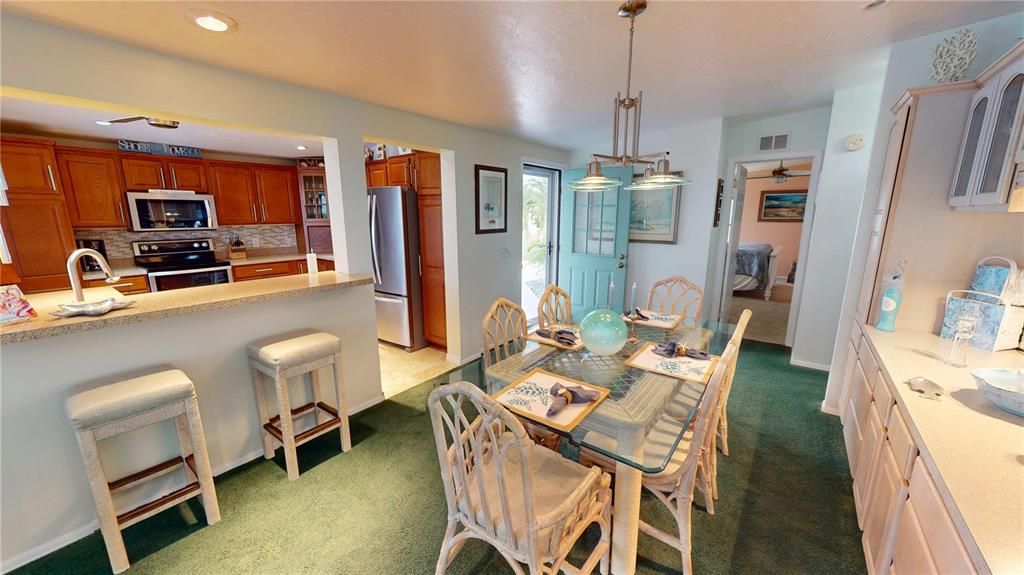 For Sale: $394,000 (2 beds, 2 baths, 1152 Square Feet)