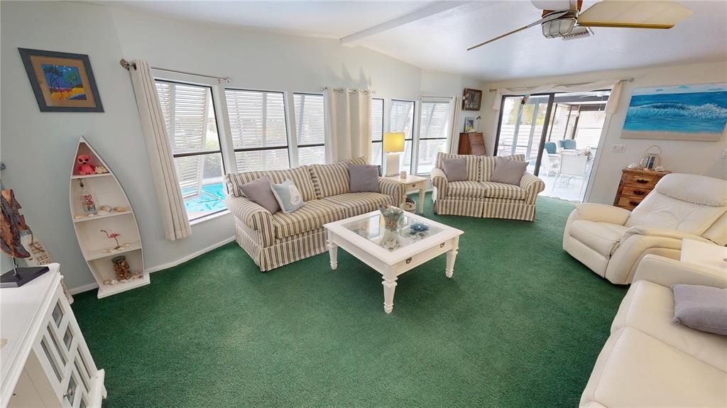 For Sale: $394,000 (2 beds, 2 baths, 1152 Square Feet)