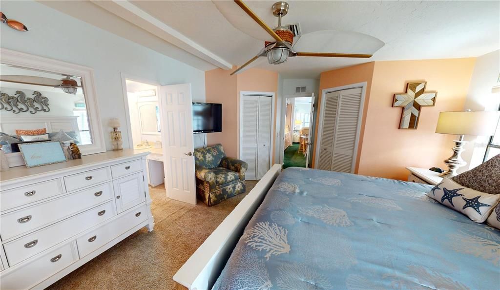 For Sale: $394,000 (2 beds, 2 baths, 1152 Square Feet)