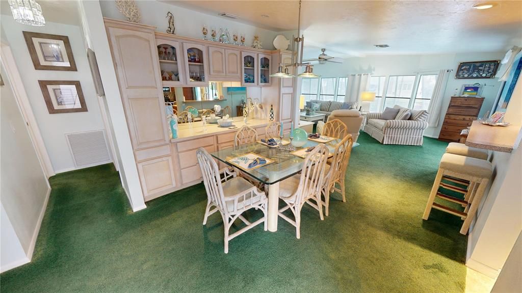 For Sale: $394,000 (2 beds, 2 baths, 1152 Square Feet)