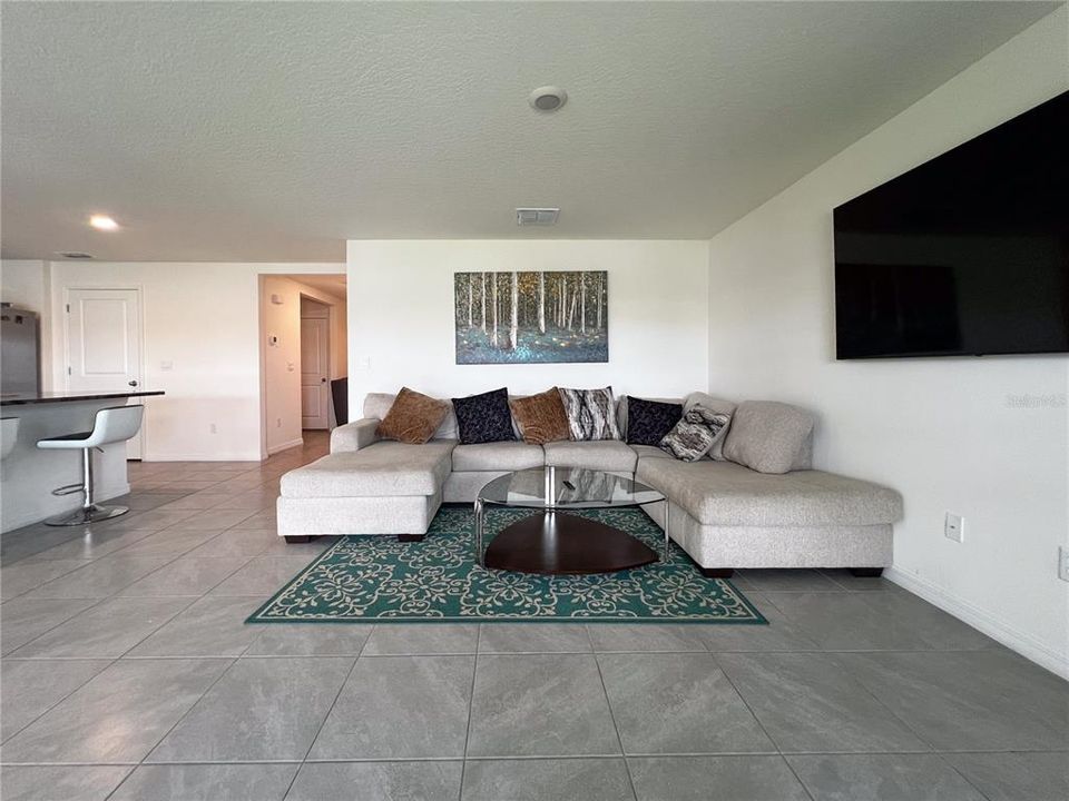 For Rent: $2,400 (3 beds, 2 baths, 1672 Square Feet)