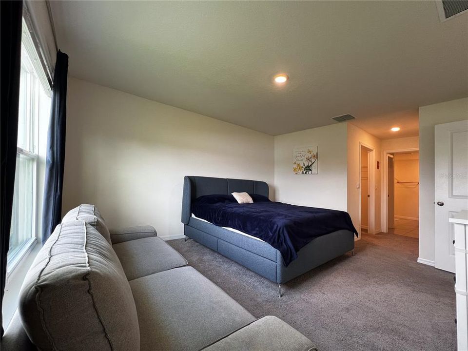 For Rent: $2,400 (3 beds, 2 baths, 1672 Square Feet)