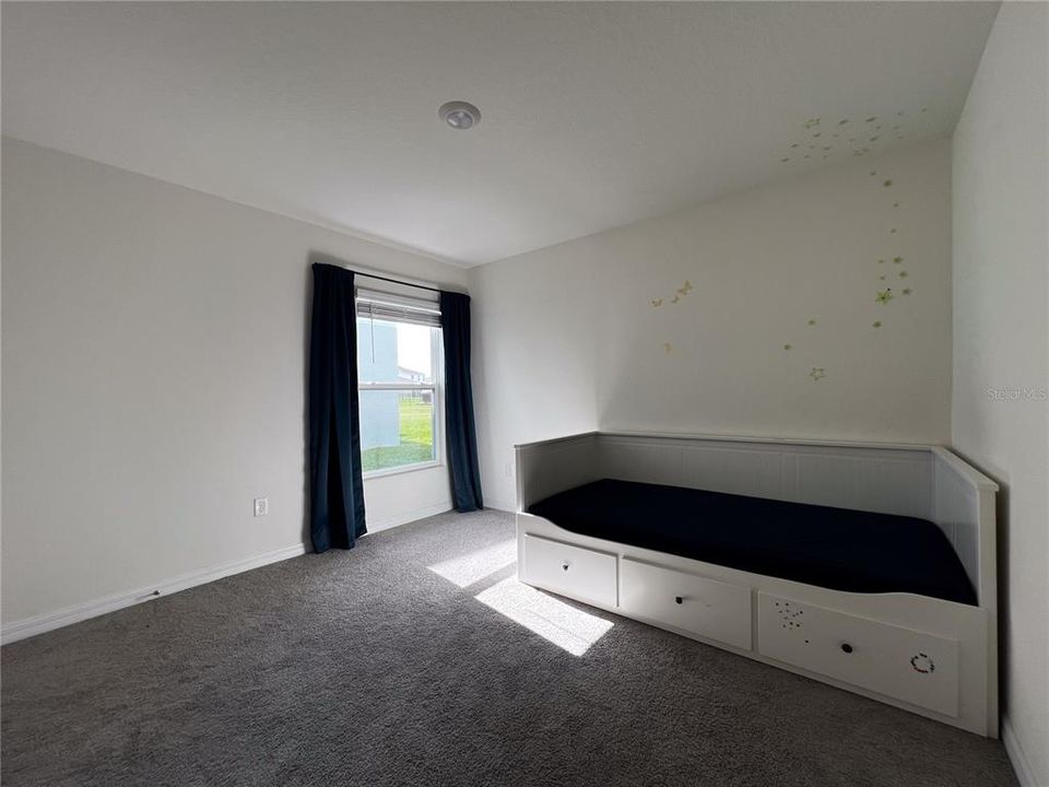 For Rent: $2,400 (3 beds, 2 baths, 1672 Square Feet)