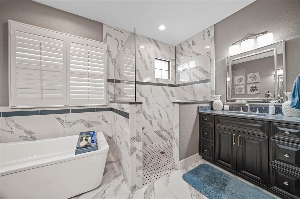 For Sale: $1,100,000 (4 beds, 2 baths, 2426 Square Feet)