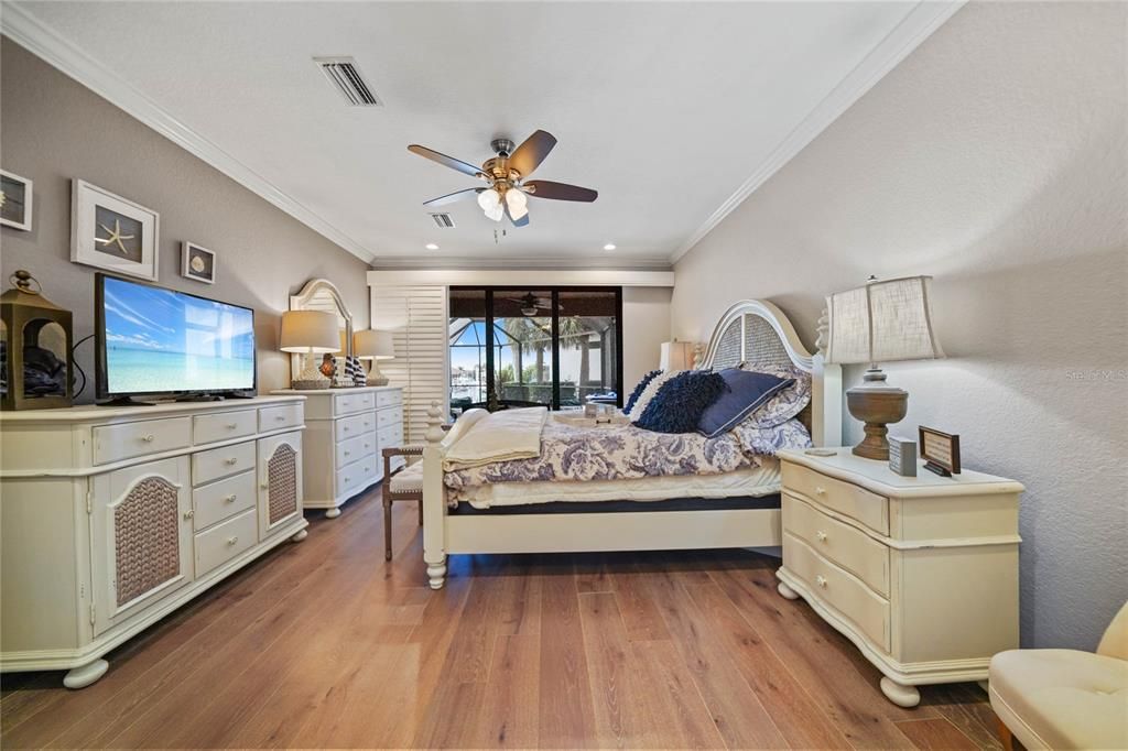 For Sale: $1,100,000 (4 beds, 2 baths, 2426 Square Feet)