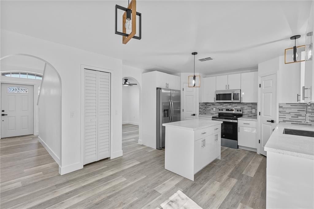 For Rent: $2,400 (4 beds, 2 baths, 2200 Square Feet)