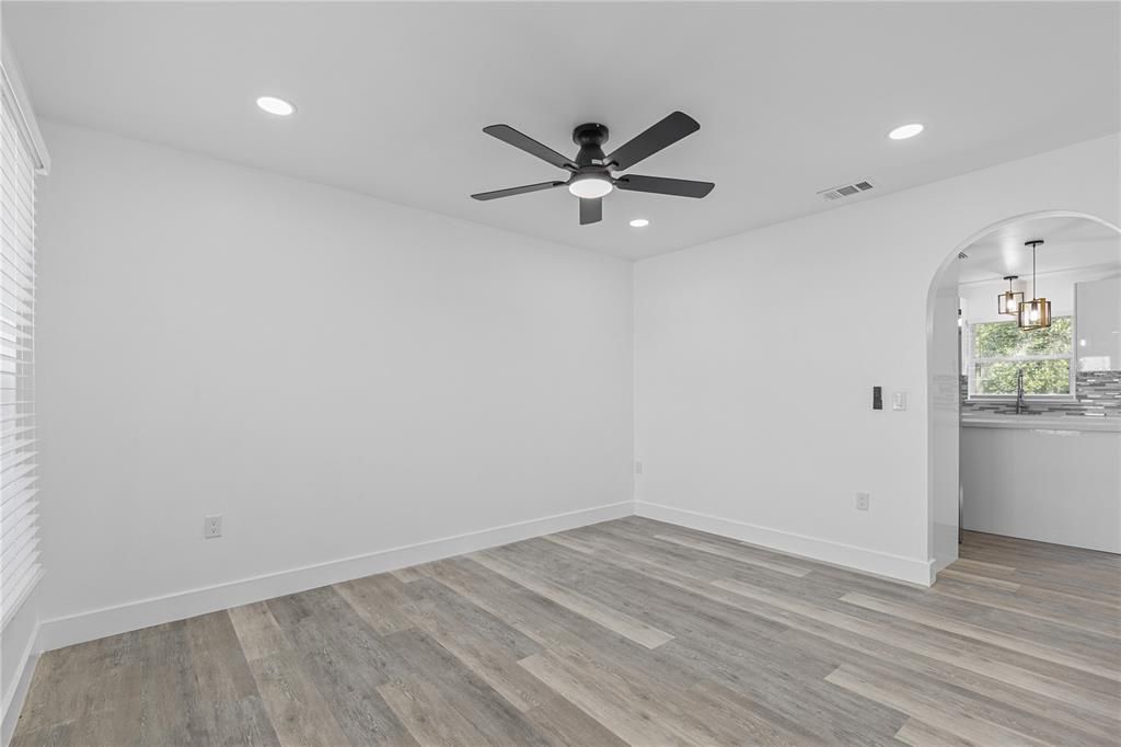 For Rent: $2,400 (4 beds, 2 baths, 2200 Square Feet)