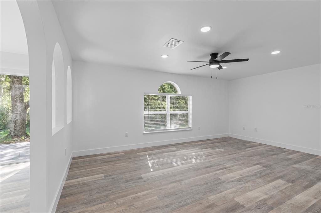 For Rent: $2,400 (4 beds, 2 baths, 2200 Square Feet)