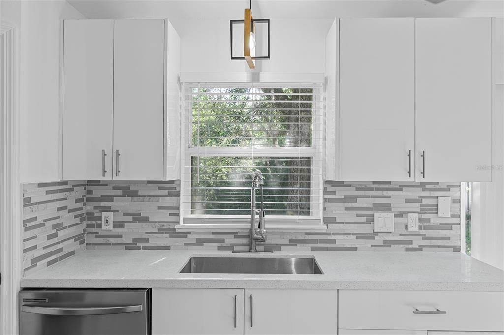 For Rent: $2,400 (4 beds, 2 baths, 2200 Square Feet)