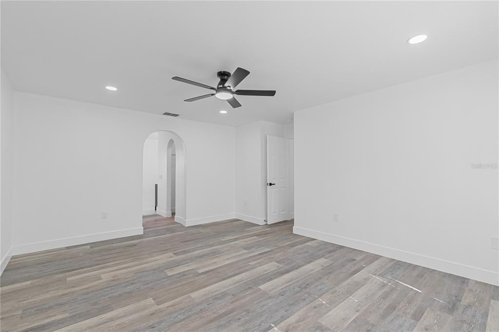 For Rent: $2,400 (4 beds, 2 baths, 2200 Square Feet)