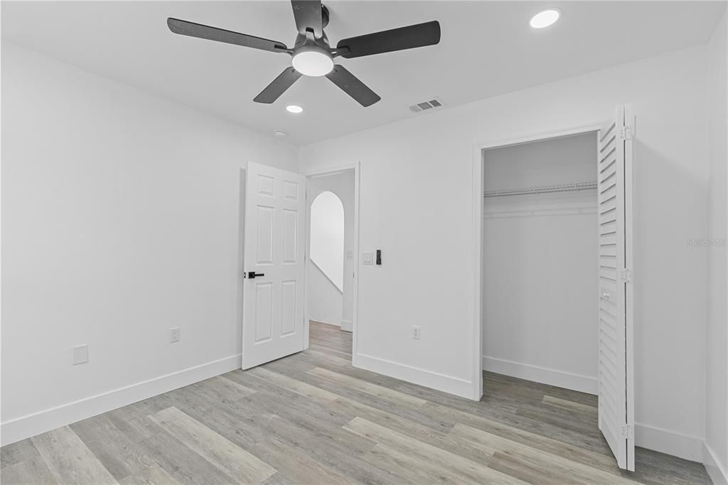 For Rent: $2,400 (4 beds, 2 baths, 2200 Square Feet)