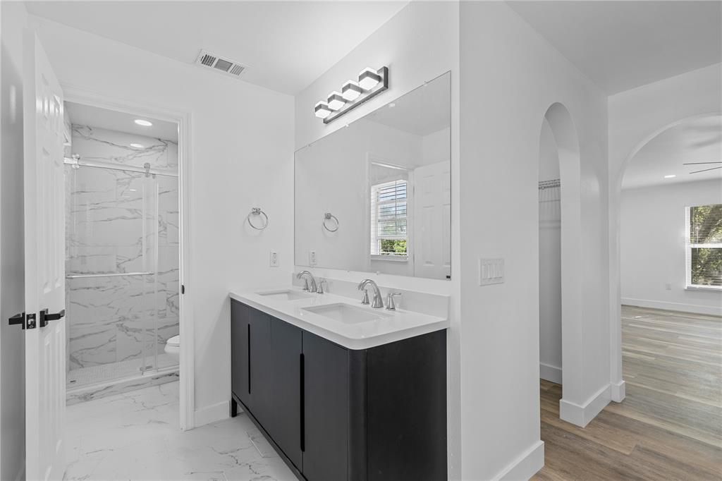 For Rent: $2,400 (4 beds, 2 baths, 2200 Square Feet)