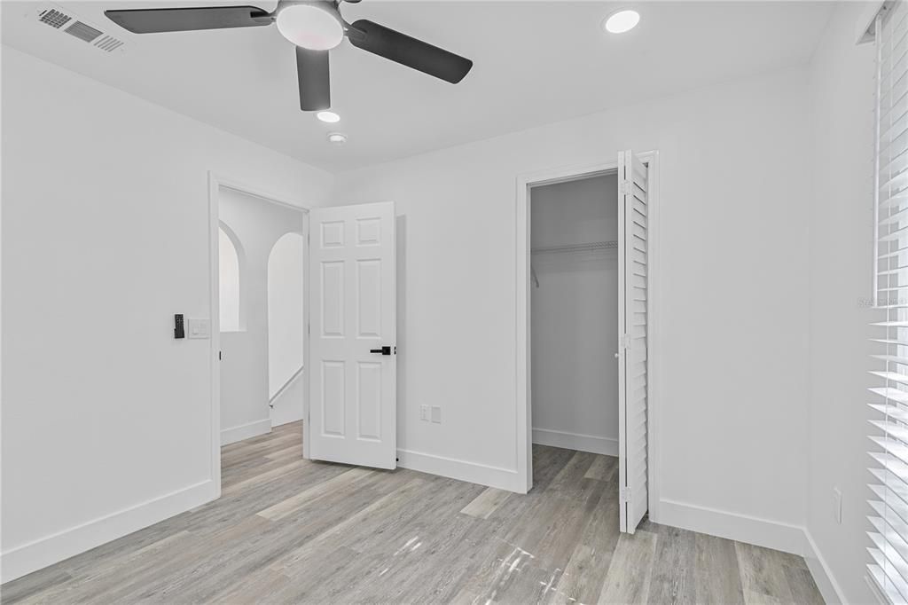 For Rent: $2,400 (4 beds, 2 baths, 2200 Square Feet)