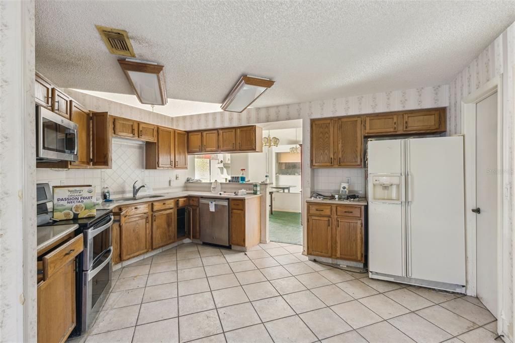 待售: $395,000 (4 贝兹, 2 浴室, 2040 平方英尺)