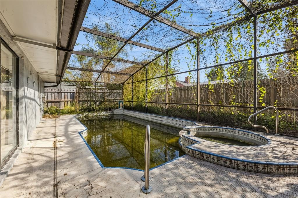 待售: $395,000 (4 贝兹, 2 浴室, 2040 平方英尺)