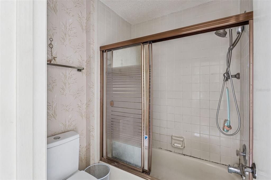 待售: $395,000 (4 贝兹, 2 浴室, 2040 平方英尺)