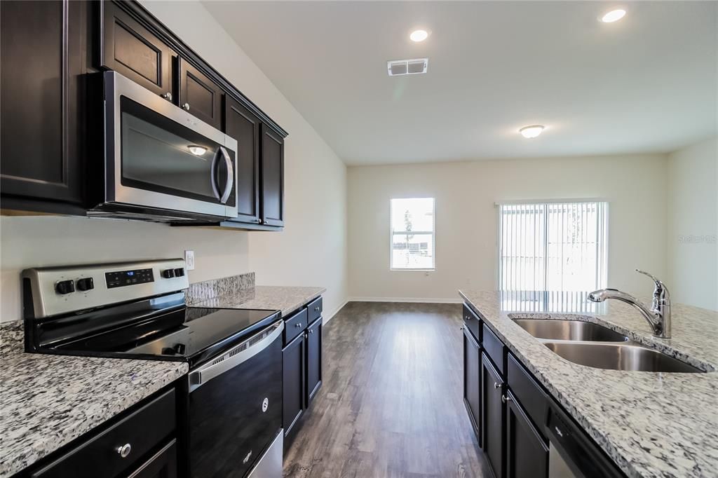 В аренду: $2,220 (3 спален, 2 ванн, 1188 Квадратных фут)