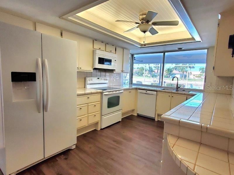 For Rent: $2,600 (3 beds, 2 baths, 2033 Square Feet)