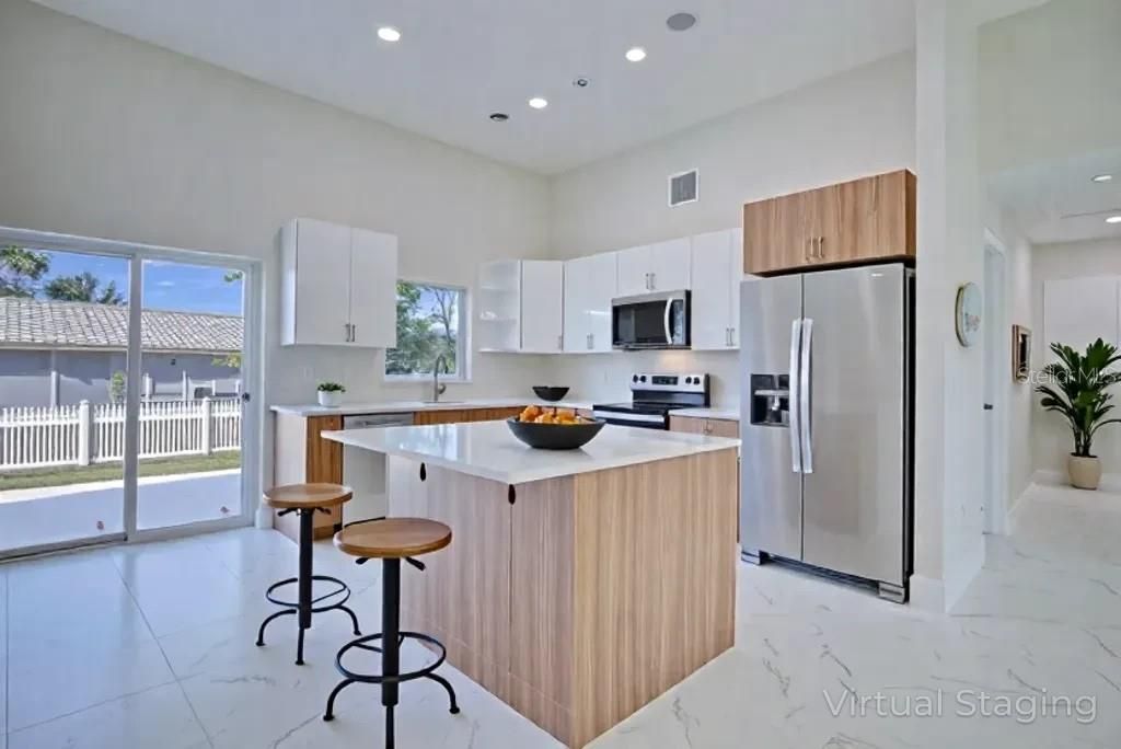 For Sale: $275,000 (2 beds, 2 baths, 1175 Square Feet)