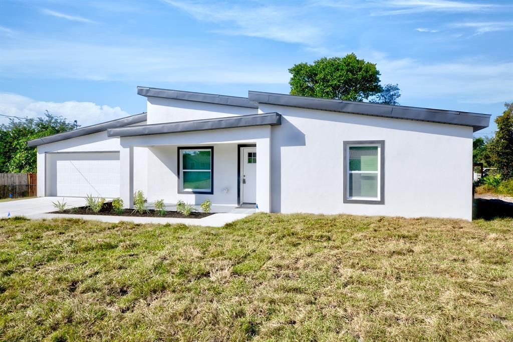 For Sale: $275,000 (2 beds, 2 baths, 1175 Square Feet)