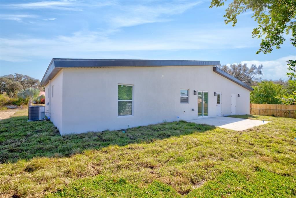 For Sale: $275,000 (2 beds, 2 baths, 1175 Square Feet)