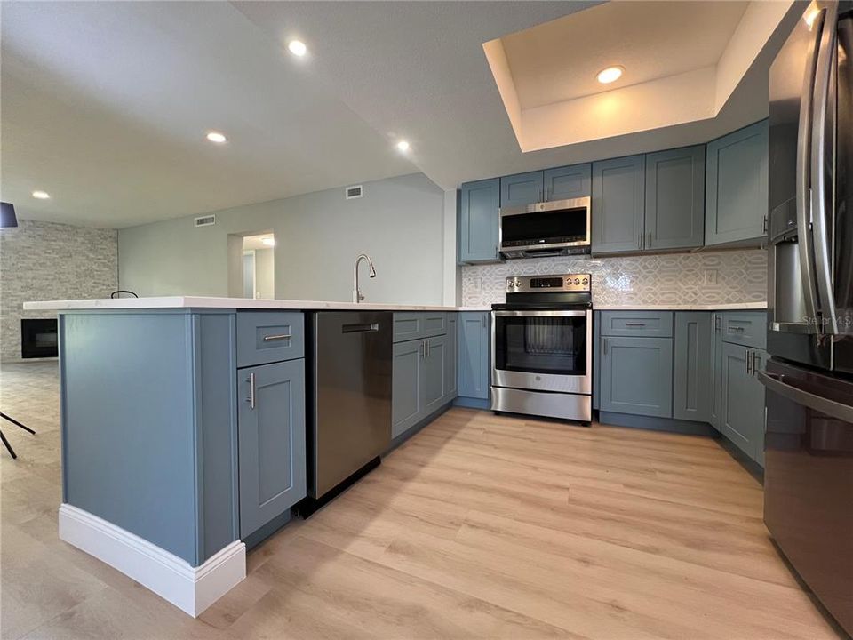 На продажу: $399,000 (2 спален, 2 ванн, 1315 Квадратных фут)