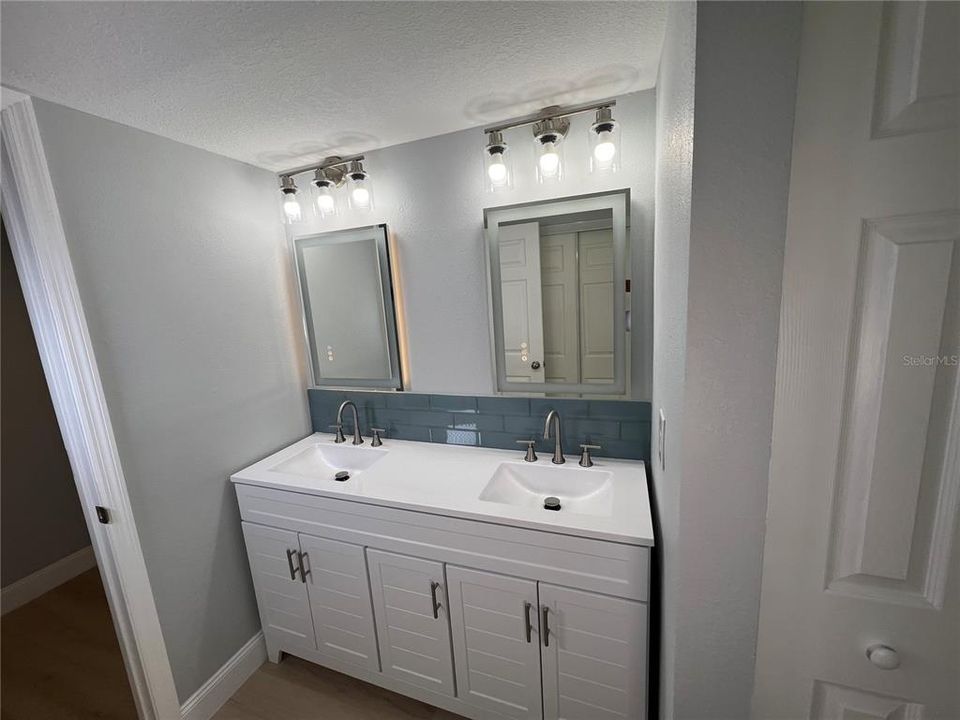 На продажу: $399,000 (2 спален, 2 ванн, 1315 Квадратных фут)