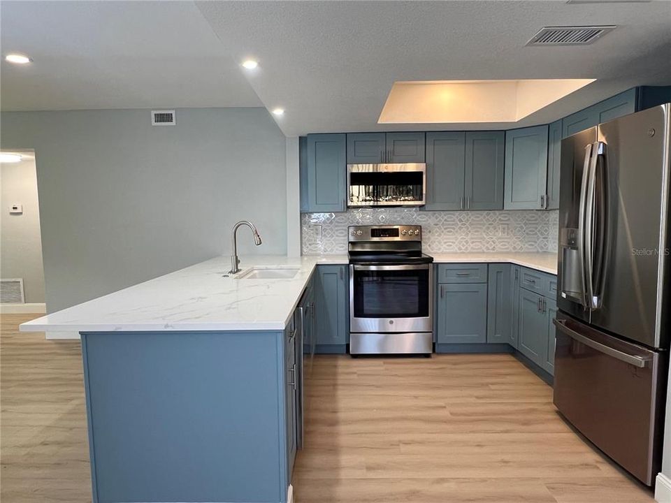 На продажу: $399,000 (2 спален, 2 ванн, 1315 Квадратных фут)