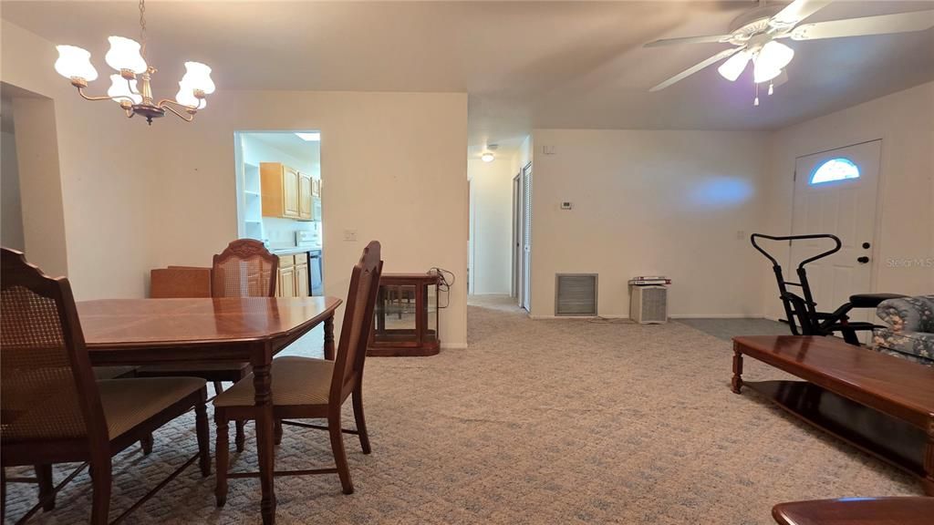 Active With Contract: $169,000 (2 beds, 2 baths, 1240 Square Feet)