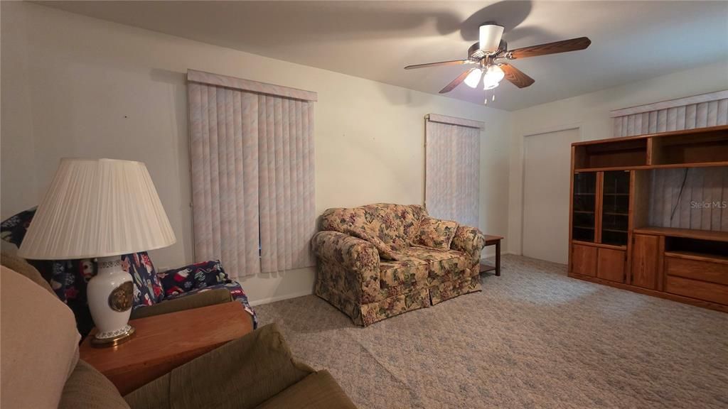 Active With Contract: $169,000 (2 beds, 2 baths, 1240 Square Feet)